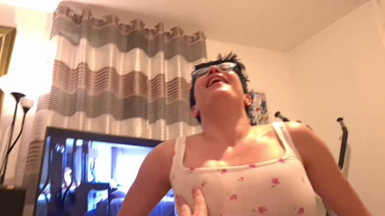 DedeDeville: Junge stiefschwester beim porno erwischt, bekam sein sperma in den...