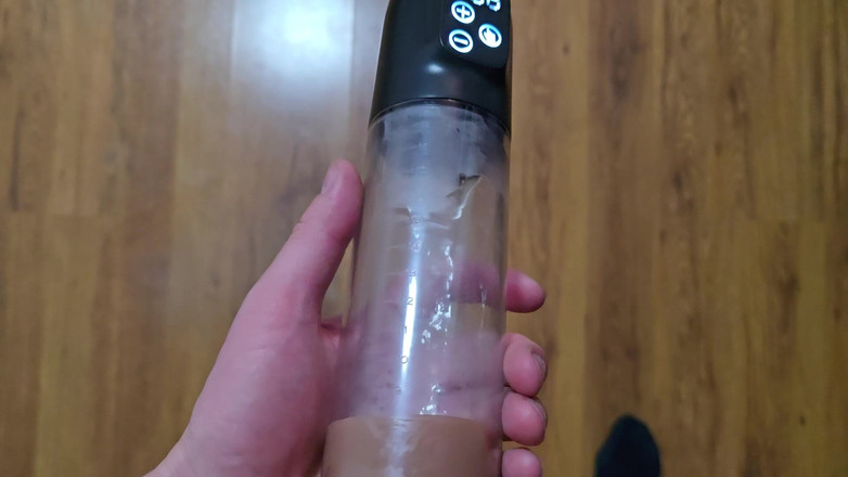 Fap_man93: Jen chvíli po intenzivním orgasmu byla penisová vakuová pumpa plná...