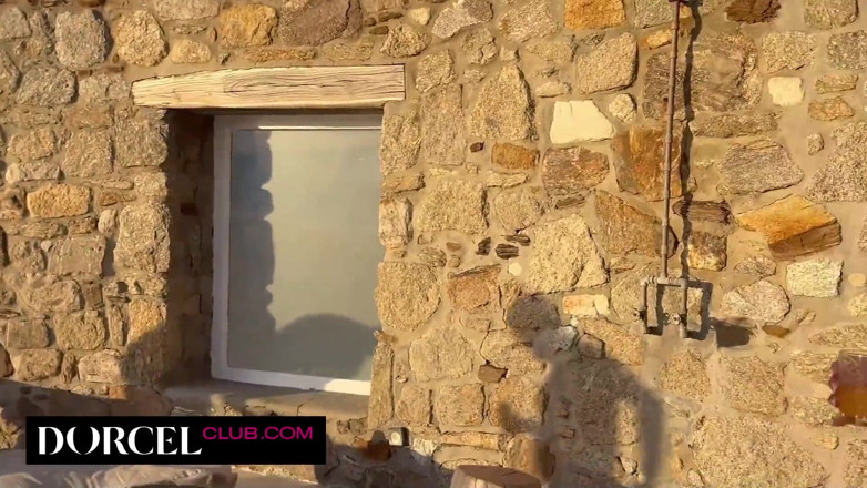 Dorcel Club: Orgie în Mykonos