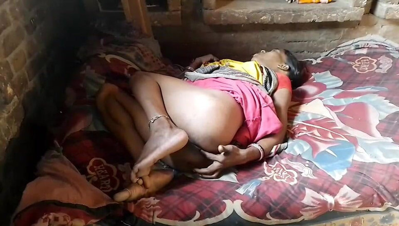 Deshi girl 9: 모든 혼자하지만 그녀는 자신의 시간을 즐기는 방법을 정확히 알고