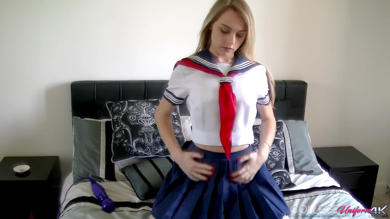 College Uniform: Varita De Amor Japonesa Con Chloe Toy