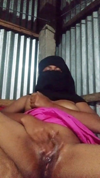 सेक्सी महिला अपने हाथ से हस्तमैथुन कर रही है - वीडियो