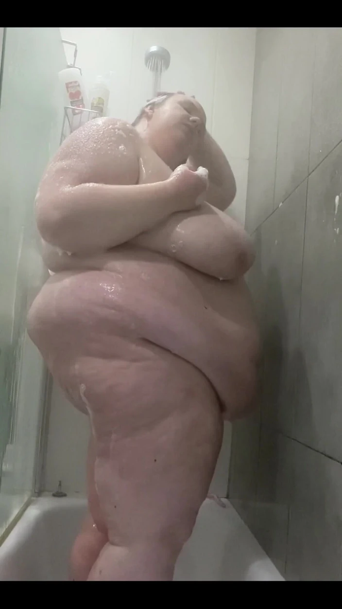 Ivy Needs That Shower by Ivy Gold: SSBBW, British, Solo, Mature, Brunette  Porn | Faphouse