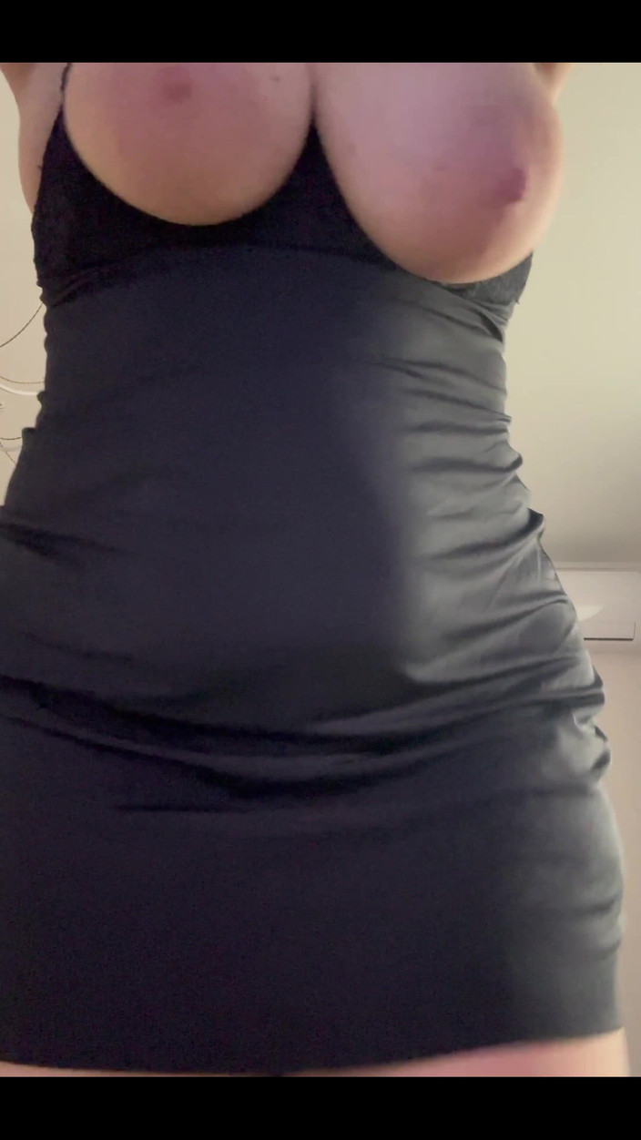 KarmenMilf: Я танцюю і демонструю свої принади