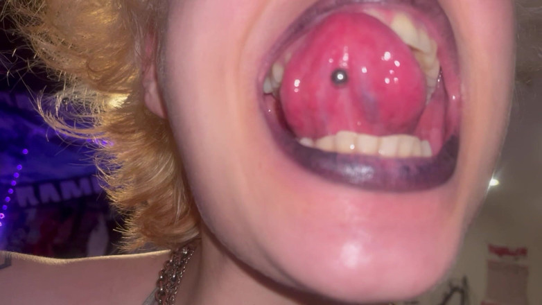 Glitterqueen1999: Tour pela boca da menina gótica Uvula Amígdalas com língua