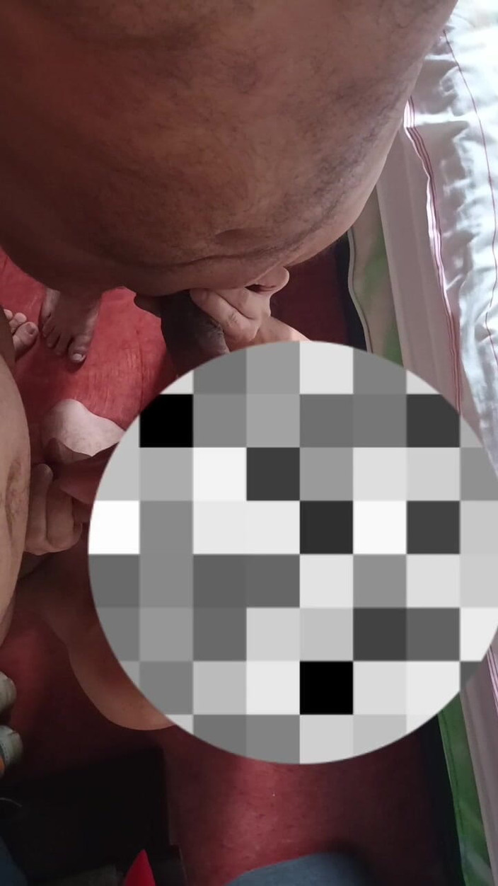 Nicolascachon200: Qui sto vivendo un rapporto a tre con un paio...