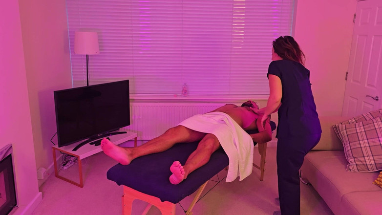 MassageRoomX: Maseuza se deschide despre stilul ei de viață cu schimb...