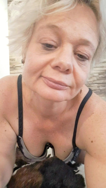 Sofy13: Pertukaran seks panas dengan pelanggan