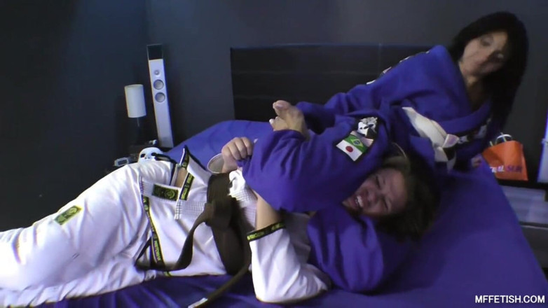 MF Fetish: Nobody wants to lose in this fighting tournament