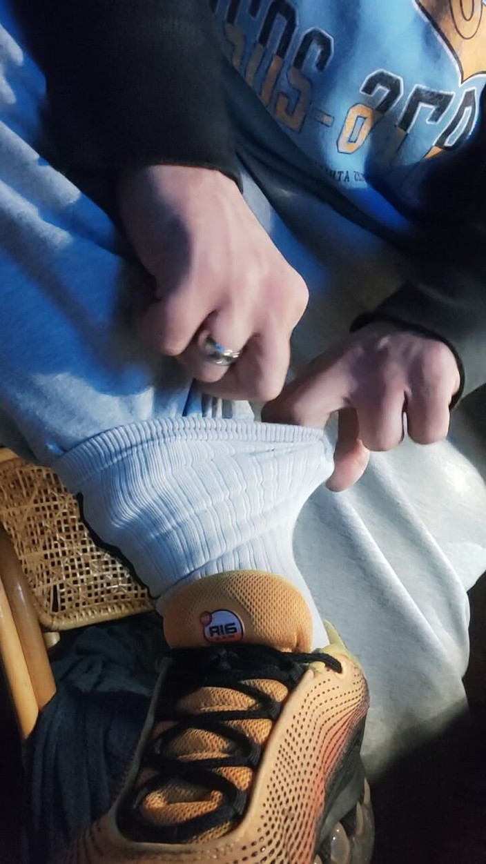 SmokedAlloy2: Dj-bro piss a hry se špinavé ponožky.... Zatloukejte na to!