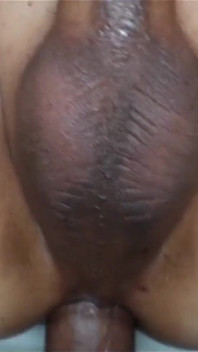 섹시한 트랜스 아시아 여친 Aerie Rei가 메이드 의상을 입으려고 시도합니다.