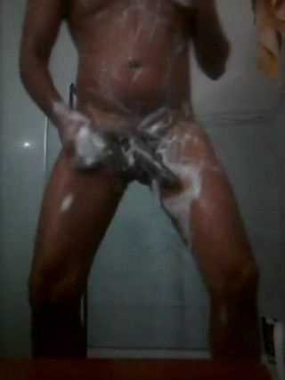 Boy top Amador: Very horny in the bath