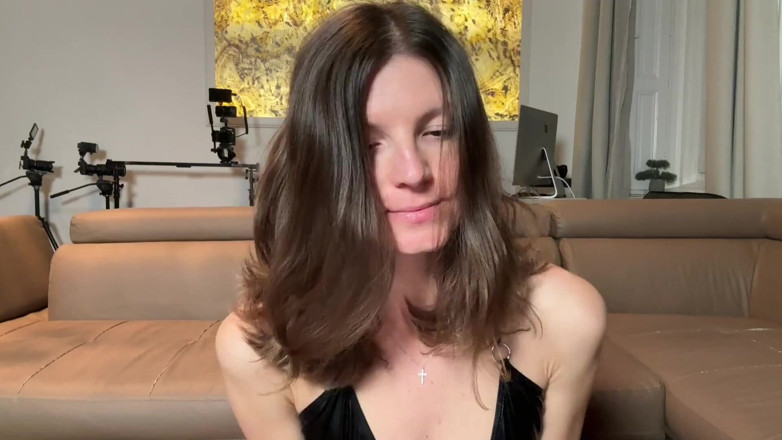Gina Gerson: Сольний сексуальний танець у чорному латексному вбранні та сексуальних панчохи