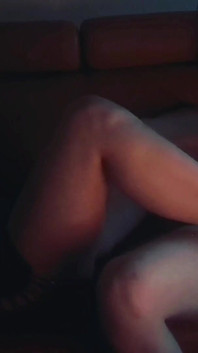 Footjob huilé sexy et sensuel pour mon demi-frère