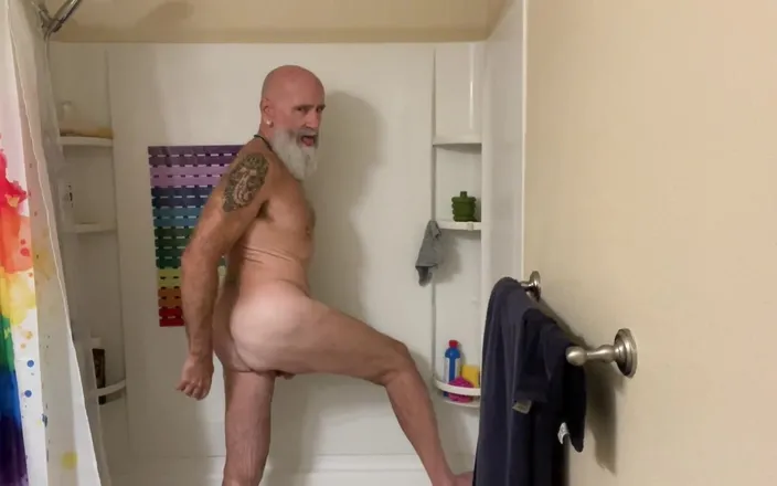 feedmedick: Showering. Well, Distracted. It Seems Washing My Body Always Leads...