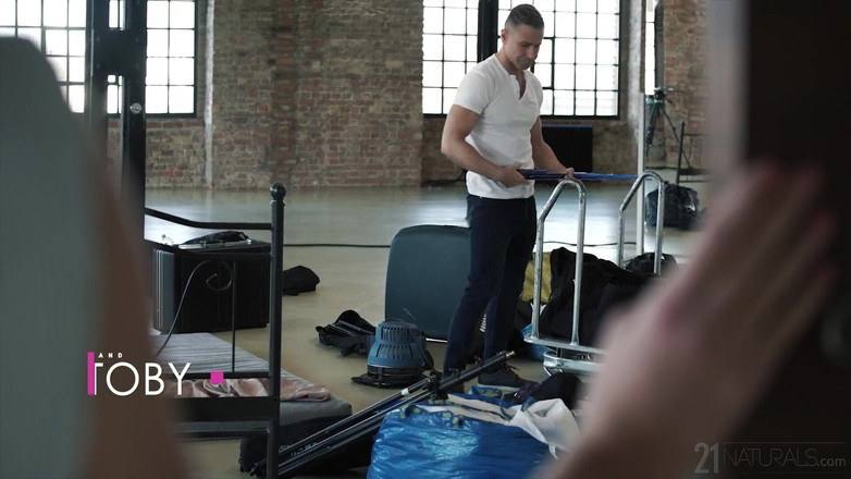 21 Naturals: 21 Naturals - Horny Alexis Crystal Temps a Cock to Fuck...