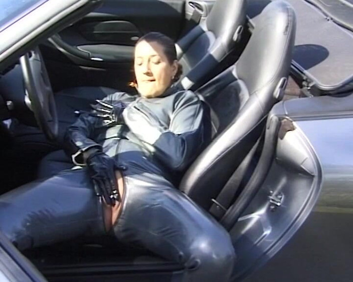 BB Video - Vintage Story: Une MILF allemande amateur dans la nature en solo n° 2