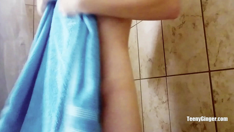 Teeny Ginger: Candid shower