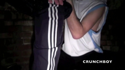 Sneaker gay: Troia sottomessa da badboy con abiti sportivi