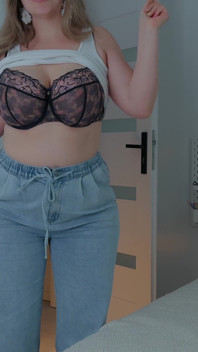 Sexy desvestirse y masturbarse de pie