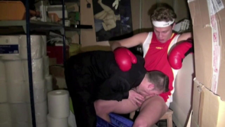 Sneaker Sex Kinky: Fucked by the coach boxer sportive