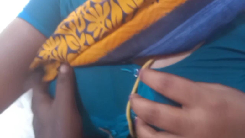 Priyanka314: Une Indienne au sexe très torride cuisine une tatie