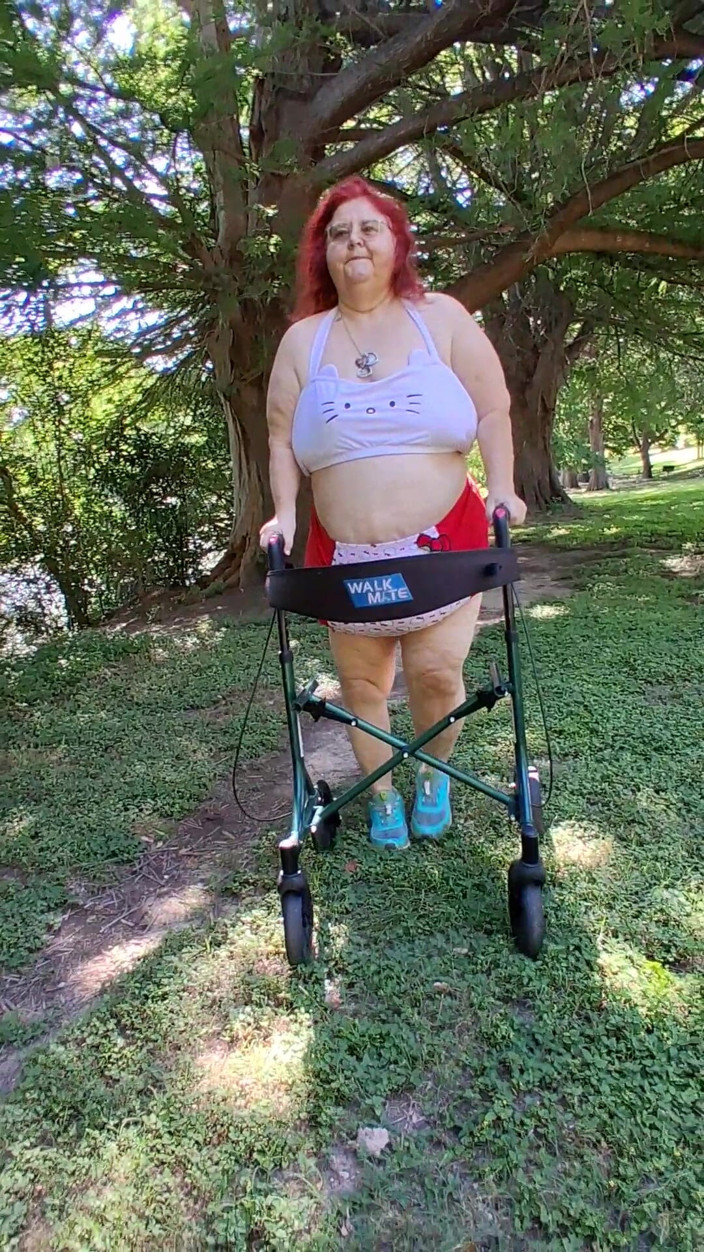 BBW nurse Vicki adventures with friends: vishaalkaay sundar nars Vicki bikni pahni hailo kitti snan soot...