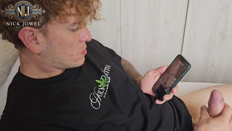 NickJowel: Saya masturbasi di kamar teman saya, kami berakhir dengan sulit!