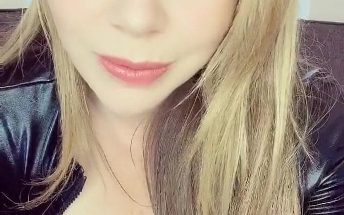 Alicia Rhodes: Muhteşem arkadaşım için vücuda kolay erişen seksi ıslak görünüm