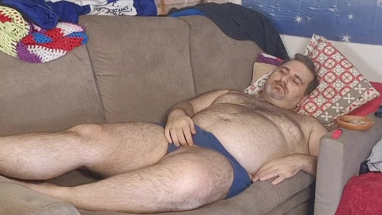 ChubbyDaddyBearLuka: Ayah gemuk menanggung kaki kotornya sambil bugil