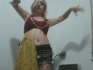 Bad girl sex: Blonde Argentijnse buikdanseres