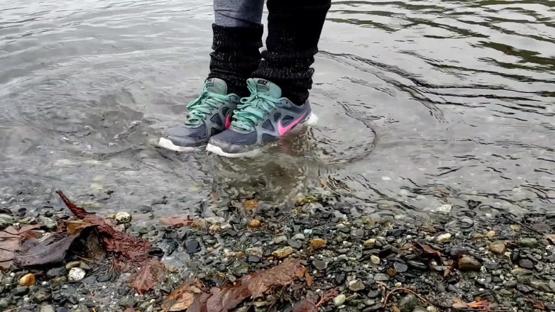 Nerdy_faery: Kaus kaki dan kencing basah kuyam