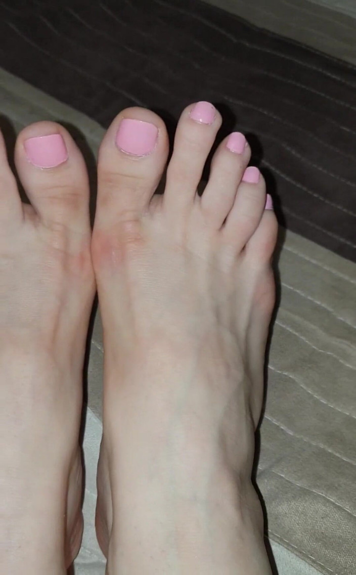 Nesty: 你喜欢我的脚和脚趾吗？