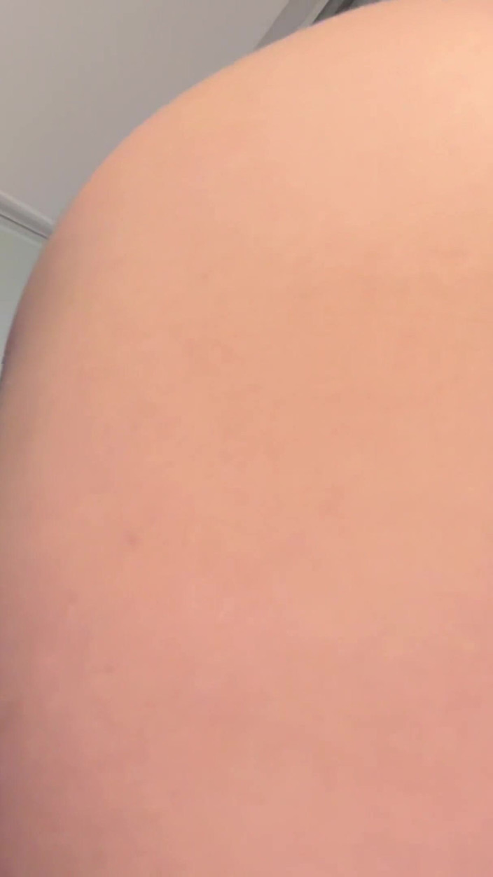 Pedazodchicle: 너의 얼굴에 앉아 후장과 후장 따먹히는 벌거벗은 소녀