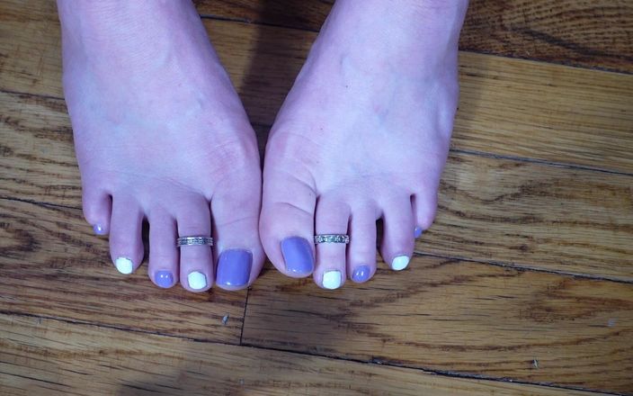 Deanna deadly: Toe Wiggling e Toe Rings JOI com roxo e branco...