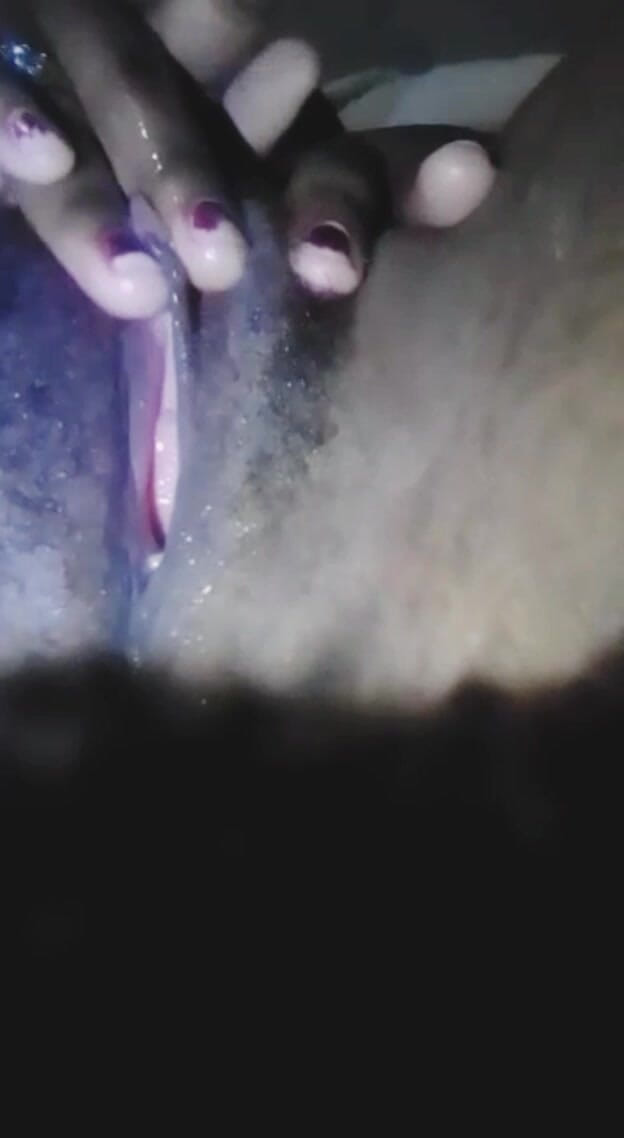 Me and my new slut: 这个荡妇婊子对自慰上瘾了，她的每日饮食