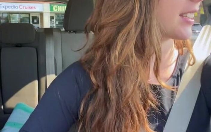 Nadia Foxx: Chevauchage orgasmique en voiture, temps luxuriant avec McDonalds au volant (partie 4) !
