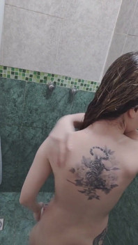 This student loves to play with her anus in the shower