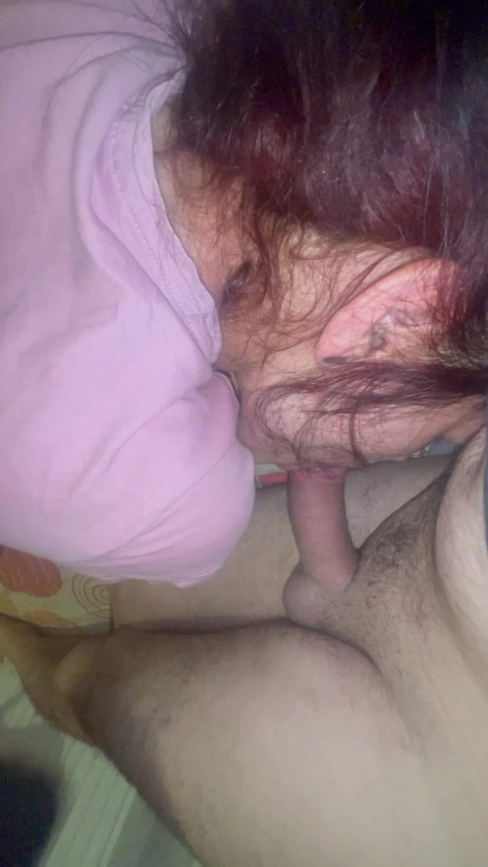 Ionut899: Ayah Tiri Membangunkan Saya Dengan Hanya Penis Di Mulut Dan...