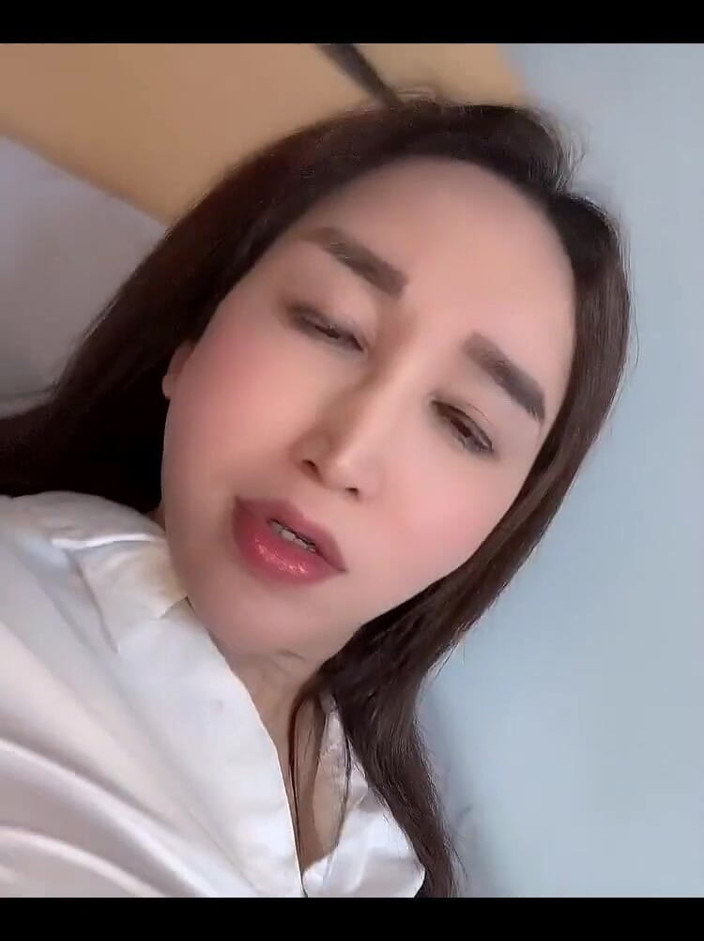 TS Shizuka: Futanari Transsexuální sekretářka masturbuje