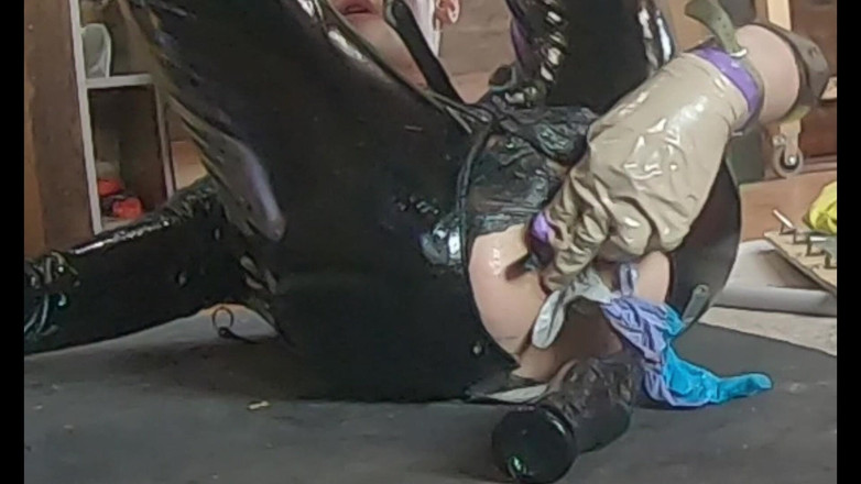 4SOMEfckHOl: BDSM anální hry v latexovém catsuitu.