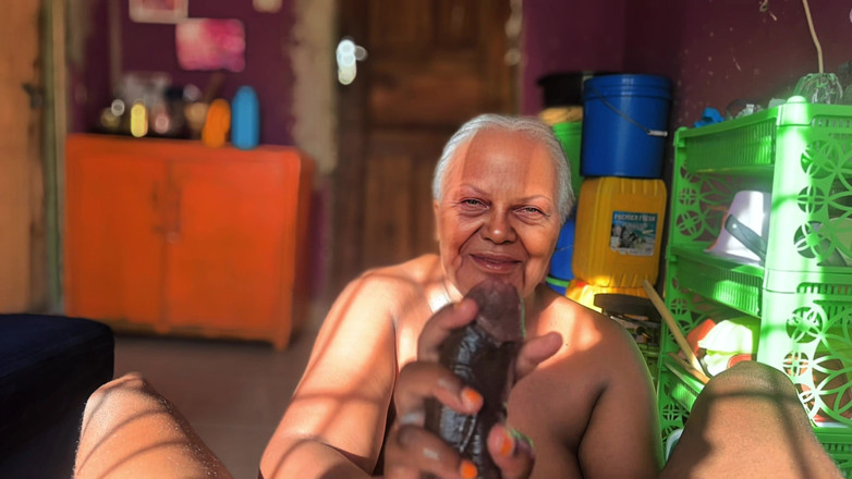 BongoXXX: Com Tesão Peituda Grandona Buceta Da Vovó Molhada