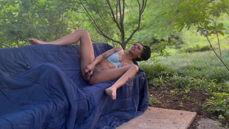 SexLoveRed: Sexy ebenholz-public im park, nuss