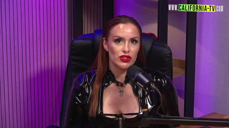 California TV: 핫한 빨간 머리 지배자 Maisa Pravo와 BDSM 문화