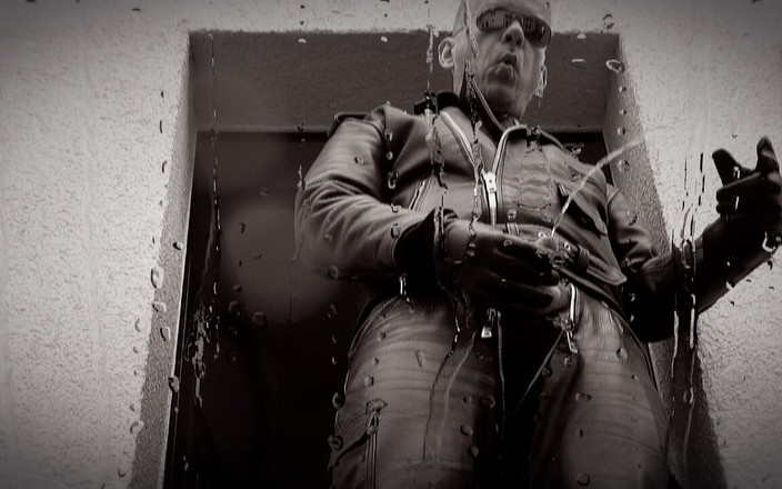 GERMANE_XL: Ledermann 1 XL Cum Shots &amp;