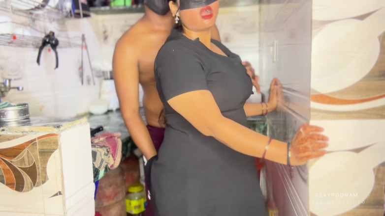 Badal09: Desi Stepfather Finds Adult Stepdaughter Alone at Home and Engages...