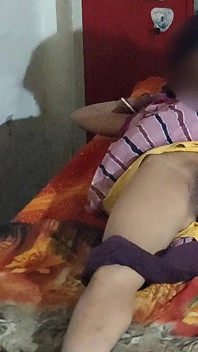 Memek sempit tante seksi india pertama kali dientot habis-habisan sama kontol besar pria kulit hitam