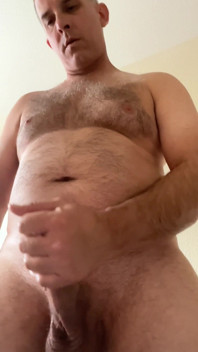 Ese Es Un Hombre Sexy De Pecho Peludo Con Una Gran Polla Gorda
