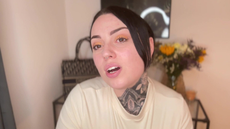 Miss Valentina: Сіссі кінчають в трусики, інструкція з дрочки