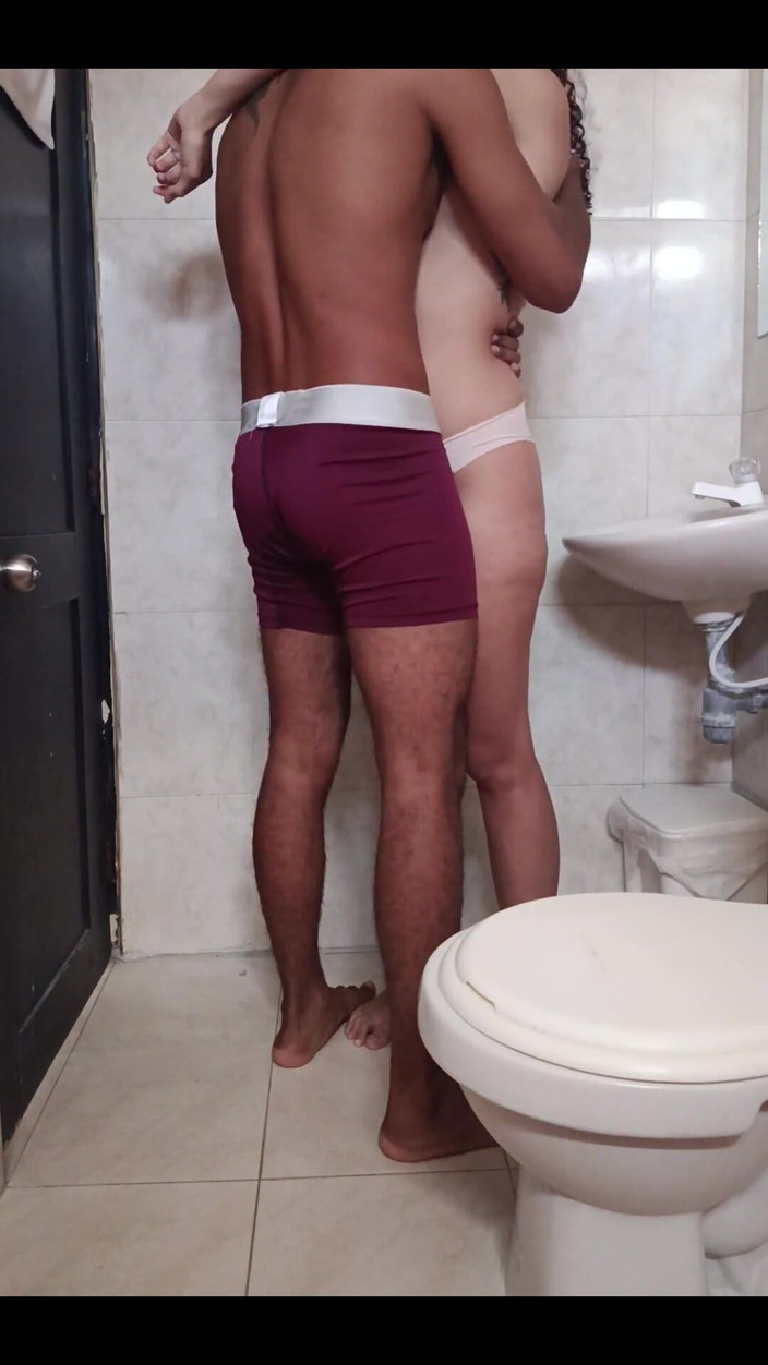 Angelinisex: Al principio no quería, pero terminé follándola por el culo...